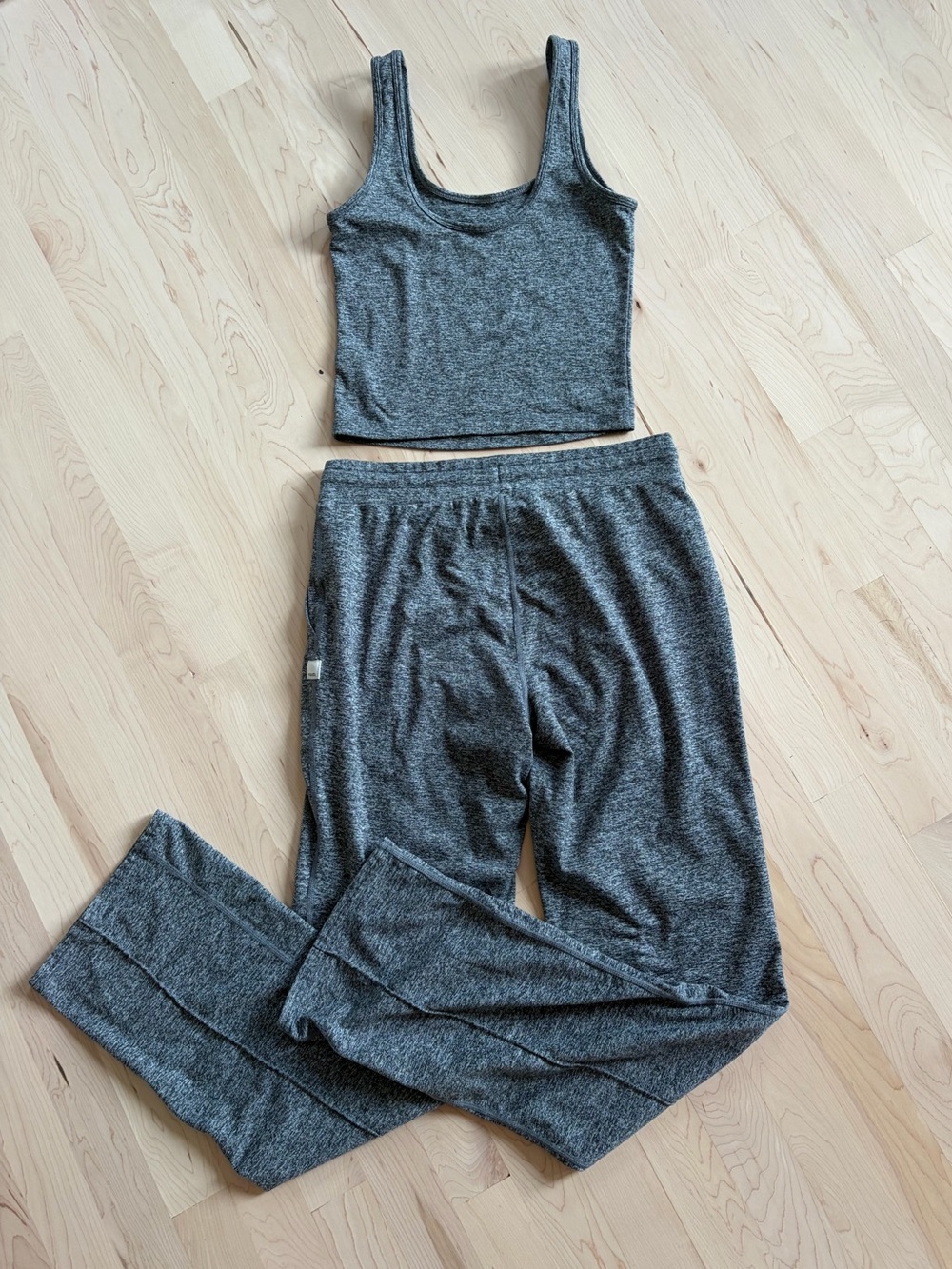 Vuori Halo Performance Heather Charcoal Crop Tank Wide Leg Pants Set XS/S - Picture 2 of 7